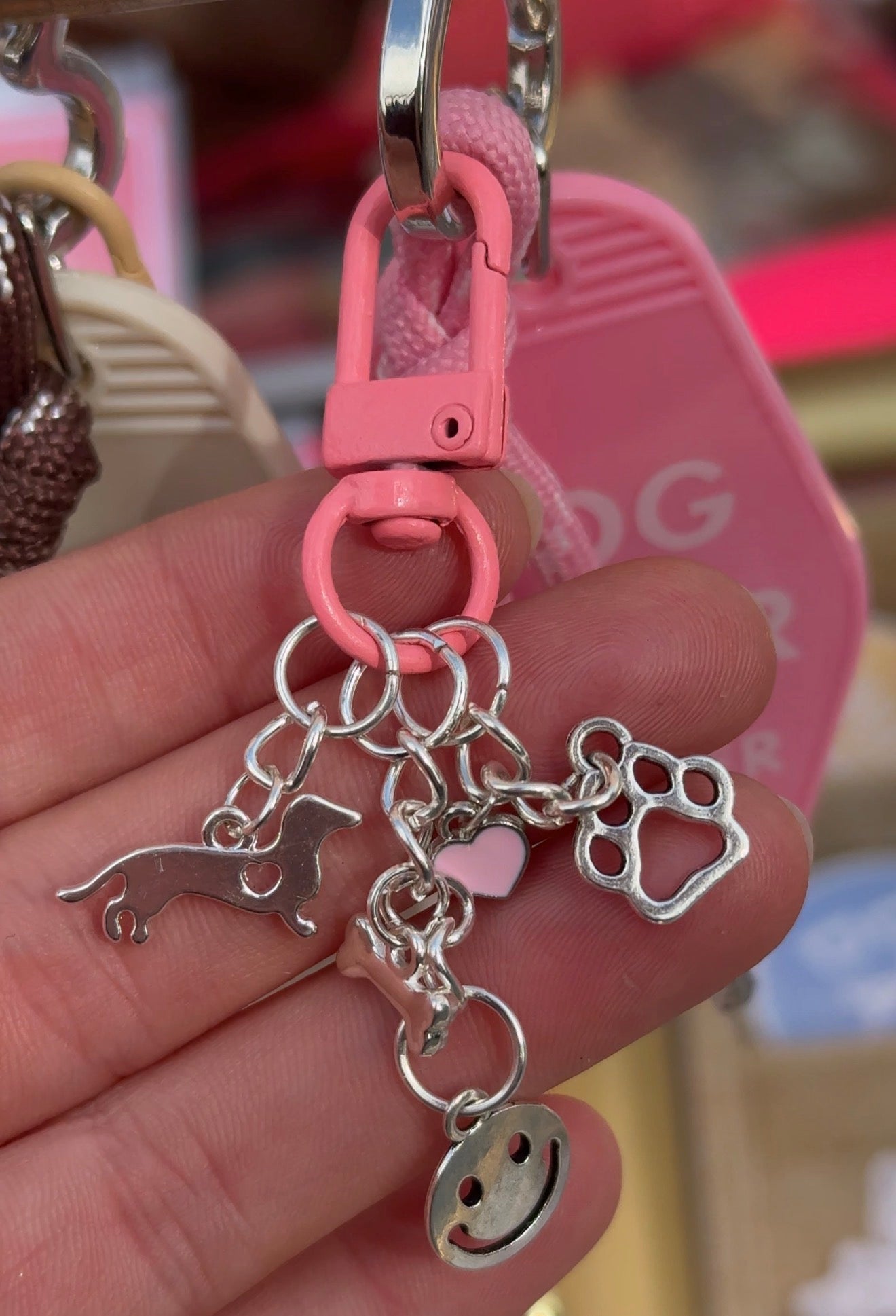 Porte-clé charms rose DOG LOVER FUREVER
