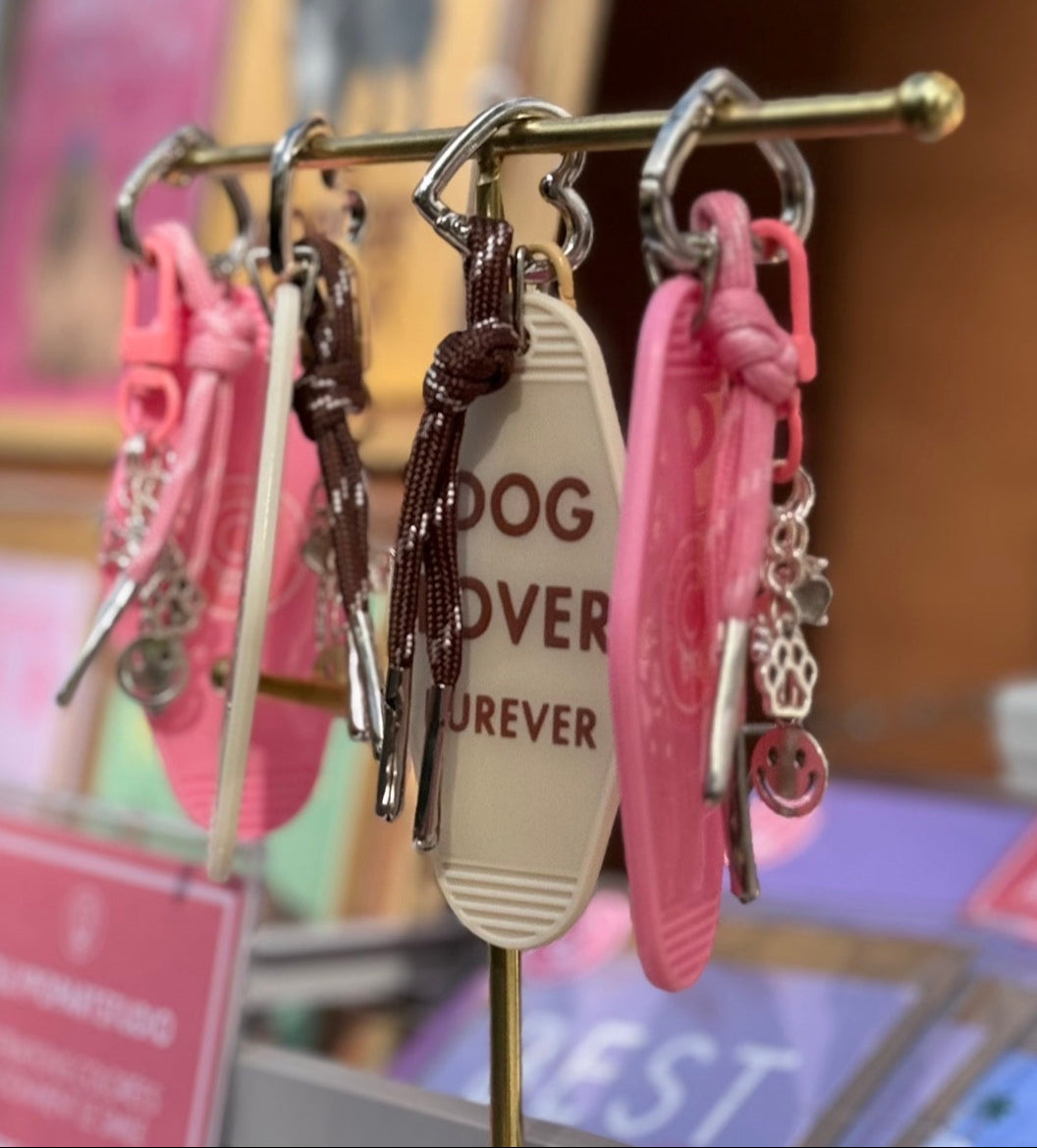 Porte-clé charms marron DOG LOVER FUREVER